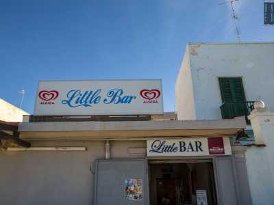Anche la 52enne Domenica Giuliani, proprietaria del vicino Little Bar (nato nel 1987) � critica nei confronti del Waterfront. �Lo stravolgimento della viabilit� ha causato tanti problemi - evidenzia - chi viene da fuori si perde per la scarsa segnaletica stradale�